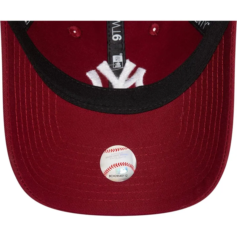 petten-gebogen-rood-verstelbaar-9twenty-league-essential-van-new-york-yankees-mlb-van-new-era