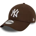 petten-gebogen-bruin-verstelbaar-9twenty-league-essential-van-new-york-yankees-mlb-van-new-era