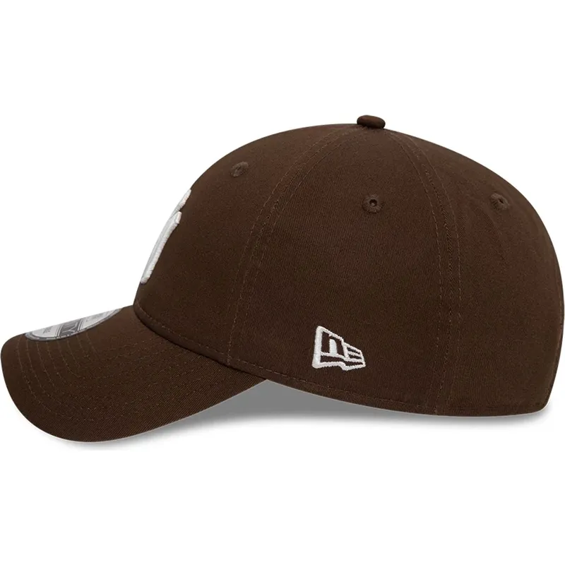 petten-gebogen-bruin-verstelbaar-9twenty-league-essential-van-new-york-yankees-mlb-van-new-era