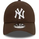 petten-gebogen-bruin-verstelbaar-9twenty-league-essential-van-new-york-yankees-mlb-van-new-era
