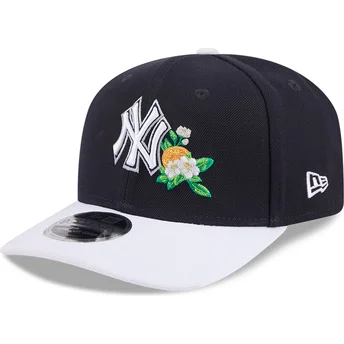 Petten gebogen marineblauw snapback 9SEVENTY Stretch Snap Flower van New York Yankees MLB van New Era