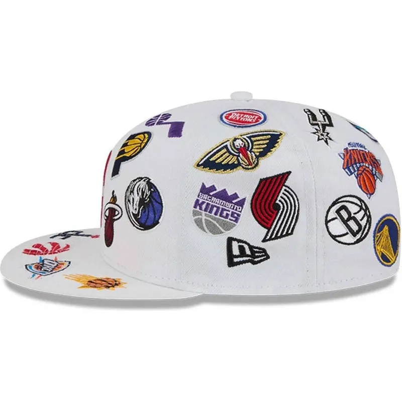 petten-plat-wit-fitted-59fifty-all-over-van-nba-van-new-era petten-plat-wit-fitted-59fifty-all-over-van-nba-van-new-era
