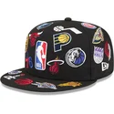 petten-plat-zwart-fitted-59fifty-all-over-van-nba-van-new-era