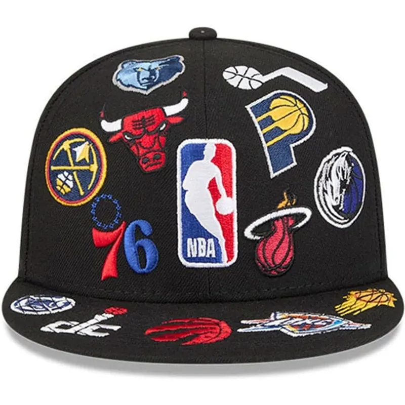 petten-plat-zwart-fitted-59fifty-all-over-van-nba-van-new-era