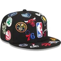 petten-plat-zwart-fitted-59fifty-all-over-van-nba-van-new-era