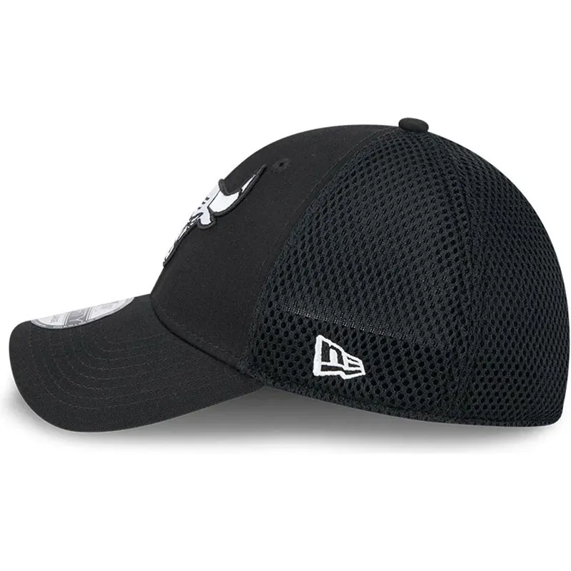 petten-gebogen-zwart-fitted-39thirty-evergreen-neo-van-chicago-bulls-nba-van-new-era