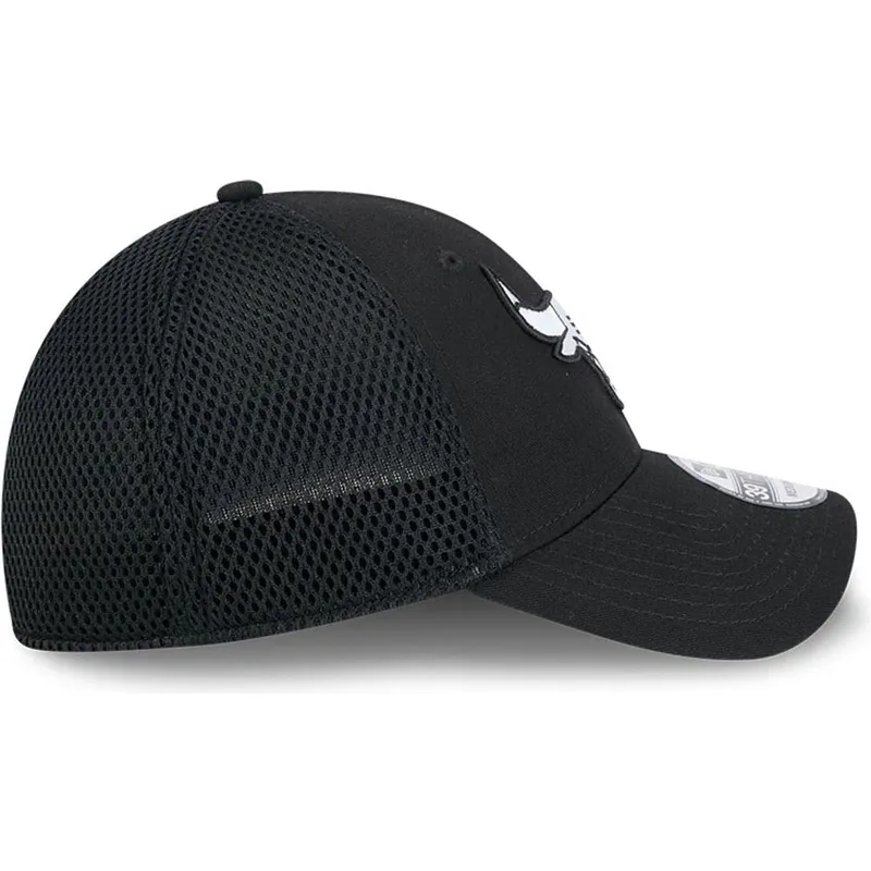 petten-gebogen-zwart-fitted-39thirty-evergreen-neo-van-chicago-bulls-nba-van-new-era