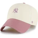 petten-gebogen-beige-verstelbaar-rosa-clean-up-base-runner-two-tone-van-new-york-yankees-mlb-van-47-brand