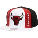 petten-plat-wit-snapback-old-cut-van-chicago-bulls-nba-van-mitchell-ness