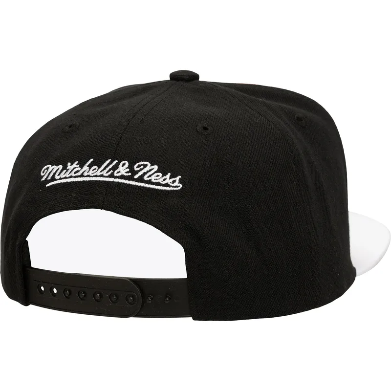 petten-plat-wit-snapback-old-cut-van-chicago-bulls-nba-van-mitchell-ness