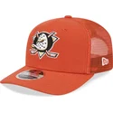 petten-gebogen-oranje-snapback-9seventy-stretch-snap-evergreen-van-anaheim-ducks-nhl-van-new-era