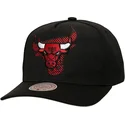 petten-gebogen-zwart-snapback-tilted-pro-van-chicago-bulls-nba-van-mitchell-ness
