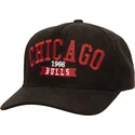 petten-gebogen-zwart-snapback-shady-suede-pro-van-chicago-bulls-nba-van-mitchell-ness