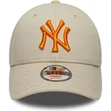 petten-gebogen-beige-verstelbaar-voor-kinderen-9forty-league-essential-van-new-york-yankees-mlb-van-new-era