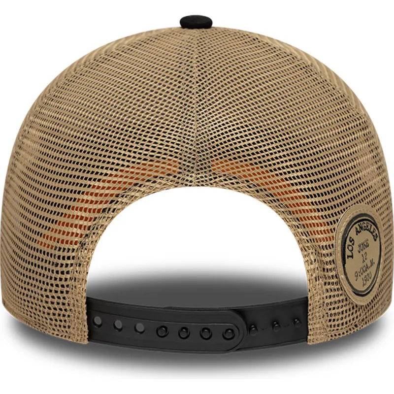 petten-gebogen-beige-snapback-voor-kinderen-a-frame-location-patch-van-new-era