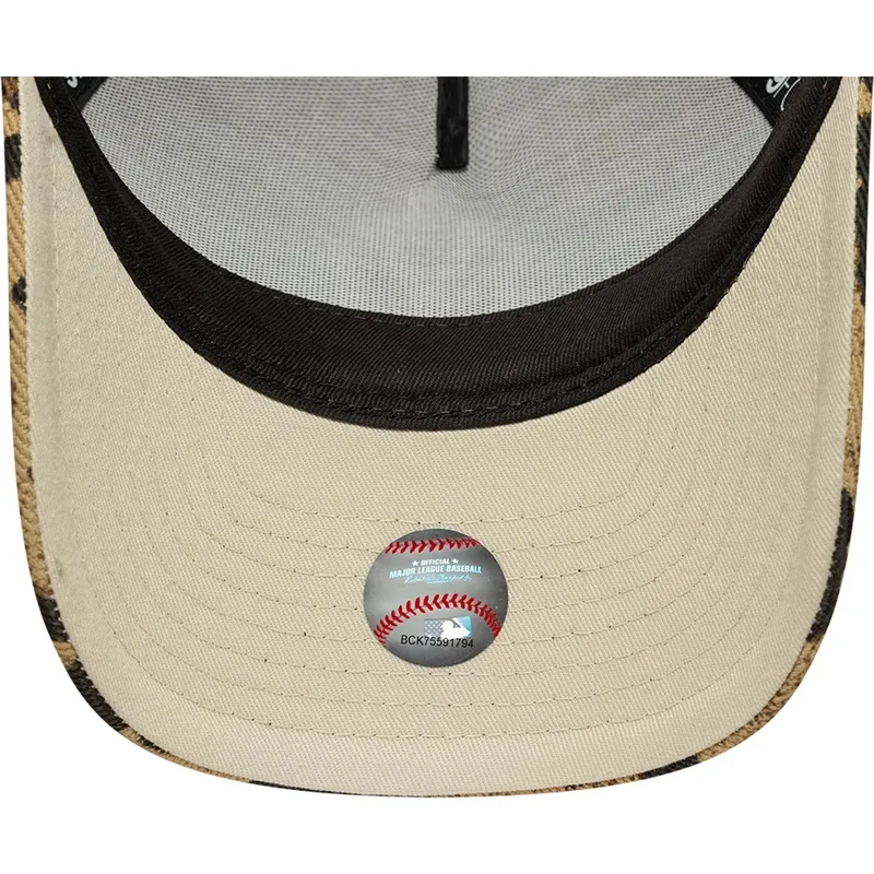 petten-gebogen-luipaard-snapback-9forty-m-crown-a-frame-leopard-van-new-york-yankees-mlb-van-new-era petten-gebogen-luipaard-snapback-9forty-m-crown-a-frame-leopard-van-new-york-yankees-mlb-van-new-era