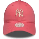 petten-gebogen-roze-verstelbaar-9twenty-league-essential-midi-van-new-york-yankees-mlb-van-new-era