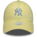 petten-gebogen-geel-verstelbaar-9twenty-league-essential-midi-van-new-york-yankees-mlb-van-new-era