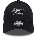 petten-gebogen-marineblauw-verstelbaar-9twenty-aspire-to-retire-slogan-van-new-era