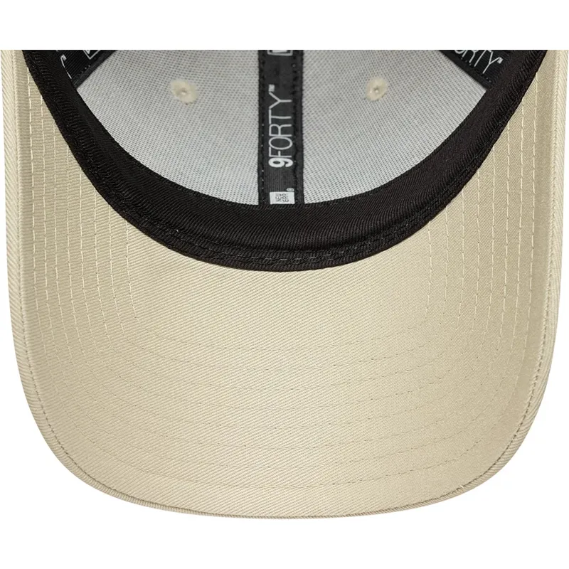 petten-gebogen-beige-verstelbaar-9forty-beaded-van-new-era