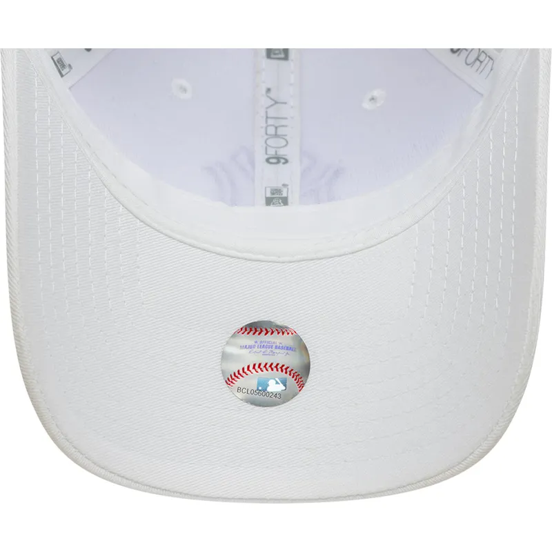 petten-gebogen-wit-verstelbaar-9forty-league-essential-van-new-york-yankees-mlb-van-new-era