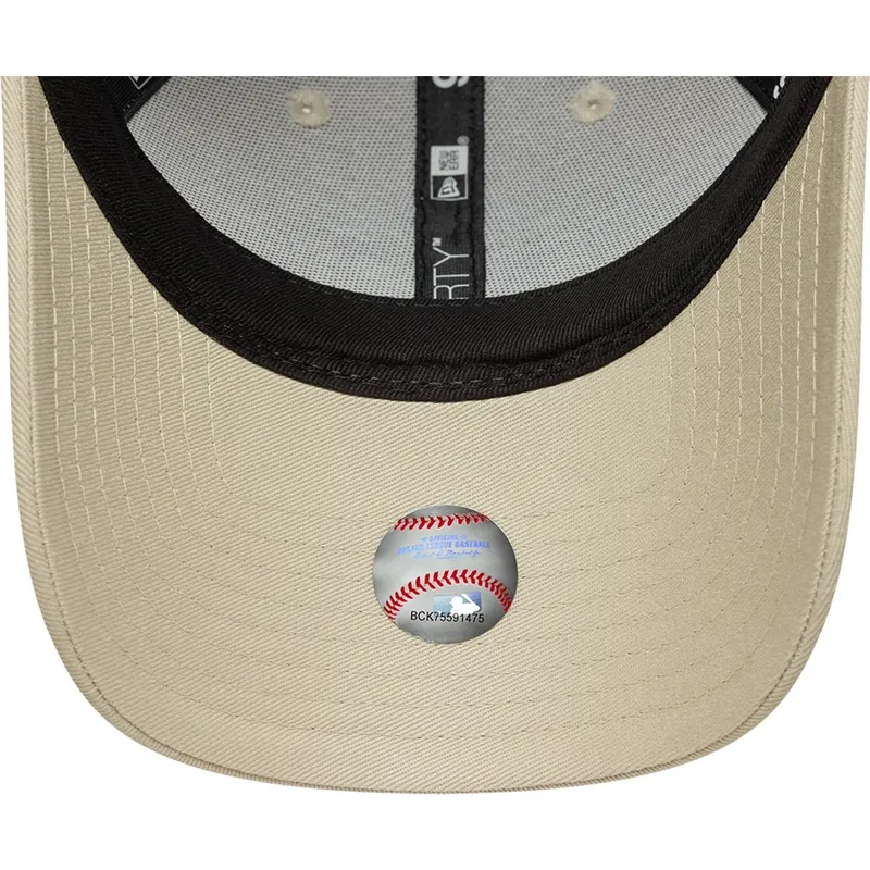 petten-gebogen-beige-verstelbaar-9forty-metallic-van-new-york-yankees-mlb-van-new-era petten-gebogen-beige-verstelbaar-9forty-metallic-van-new-york-yankees-mlb-van-new-era