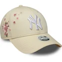 petten-gebogen-beige-verstelbaar-9forty-floral-icon-side-van-new-york-yankees-mlb-van-new-era