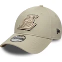 petten-gebogen-beige-verstelbaar-9forty-team-outline-van-los-angeles-lakers-nba-van-new-era