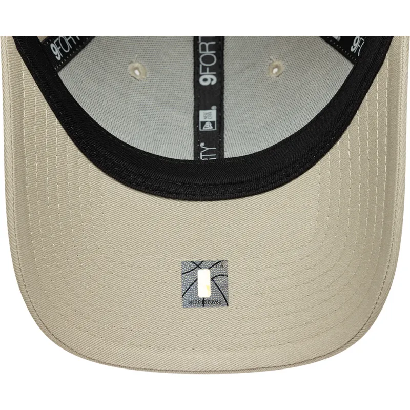 petten-gebogen-beige-verstelbaar-9forty-team-outline-van-los-angeles-lakers-nba-van-new-era petten-gebogen-beige-verstelbaar-9forty-team-outline-van-los-angeles-lakers-nba-van-new-era