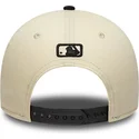 petten-gebogen-beige-snapback-9forty-m-crown-side-script-van-new-york-mets-mlb-van-new-era