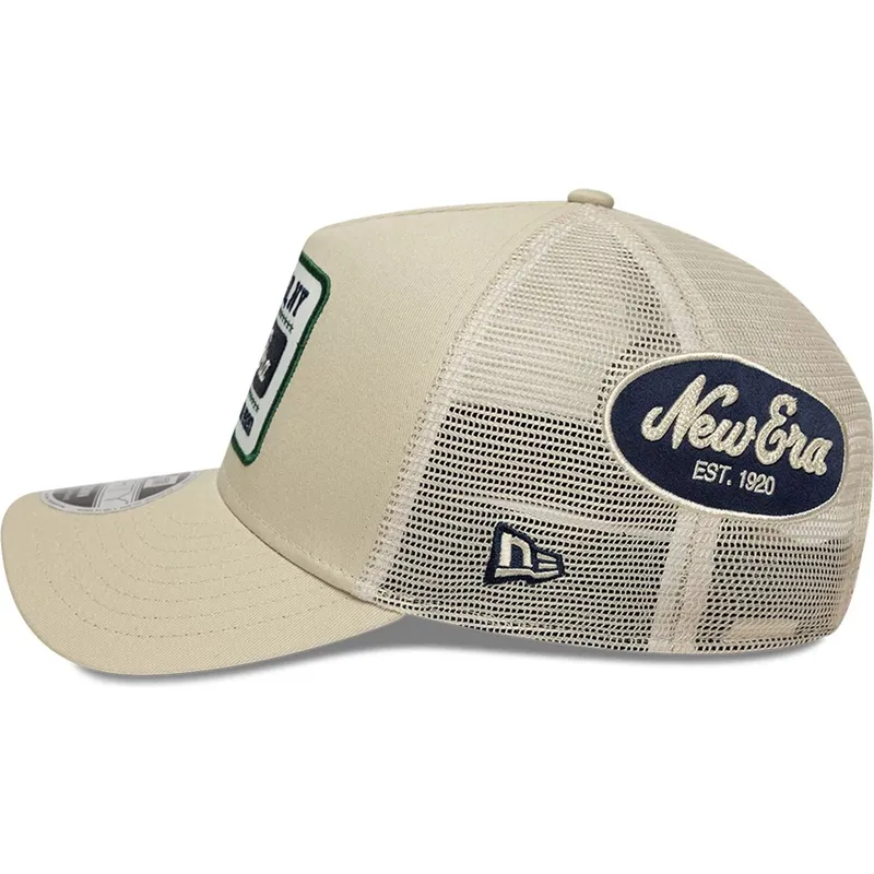 petten-gebogen-beige-snapback-9forty-m-crown-a-frame-multi-patch-van-new-era