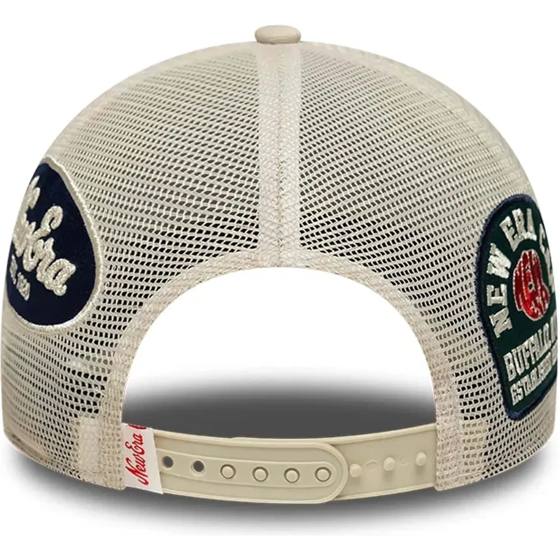 petten-gebogen-beige-snapback-9forty-m-crown-a-frame-multi-patch-van-new-era