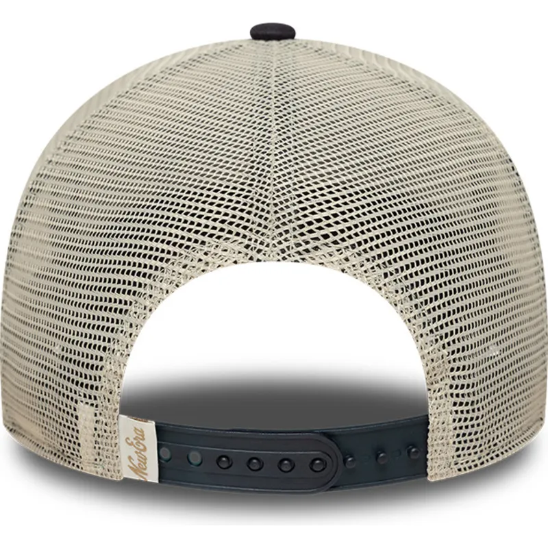 petten-gebogen-beige-snapback-9forty-m-crown-a-frame-van-new-era
