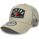 petten-gebogen-beige-snapback-a-frame-summer-patch-van-new-era
