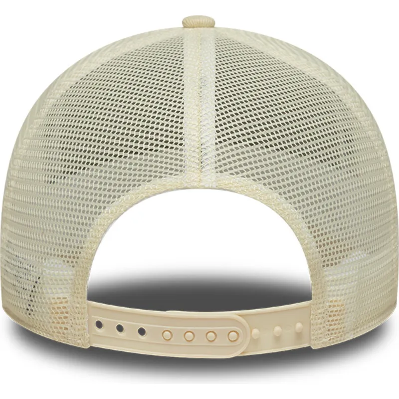 petten-gebogen-beige-snapback-a-frame-denim-leather-patch-van-new-era