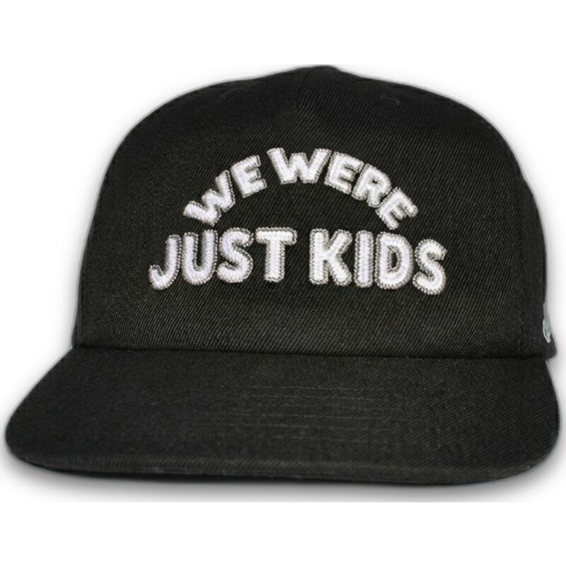 petten-gebogen-zwart-snapback-just-kids-outline-the-retro-van-homenage