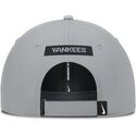 petten-gebogen-grijs-verstelbaar-primetime-club-structured-uv-poly-ripstop-van-new-york-yankees-mlb-van-nike