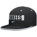 petten-plat-zwart-fitted-primetime-dri-fit-true-structured-round-bill-van-new-york-yankees-mlb-van-nike