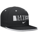 petten-plat-zwart-fitted-primetime-dri-fit-true-structured-round-bill-van-new-york-yankees-mlb-van-nike