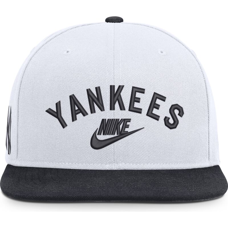 petten-plat-wit-snapback-cooperstown-dri-fit-pro-structured-square-bill-van-new-york-yankees-mlb-van-nike