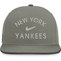 petten-plat-groen-snapback-dri-fit-pro-structured-square-bill-van-new-york-yankees-mlb-van-nike