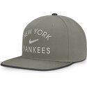 petten-plat-groen-snapback-dri-fit-pro-structured-square-bill-van-new-york-yankees-mlb-van-nike