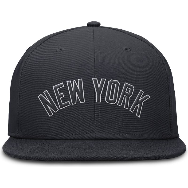 petten-plat-marineblauw-fitted-dri-fit-true-structured-round-bill-van-new-york-yankees-mlb-van-nike