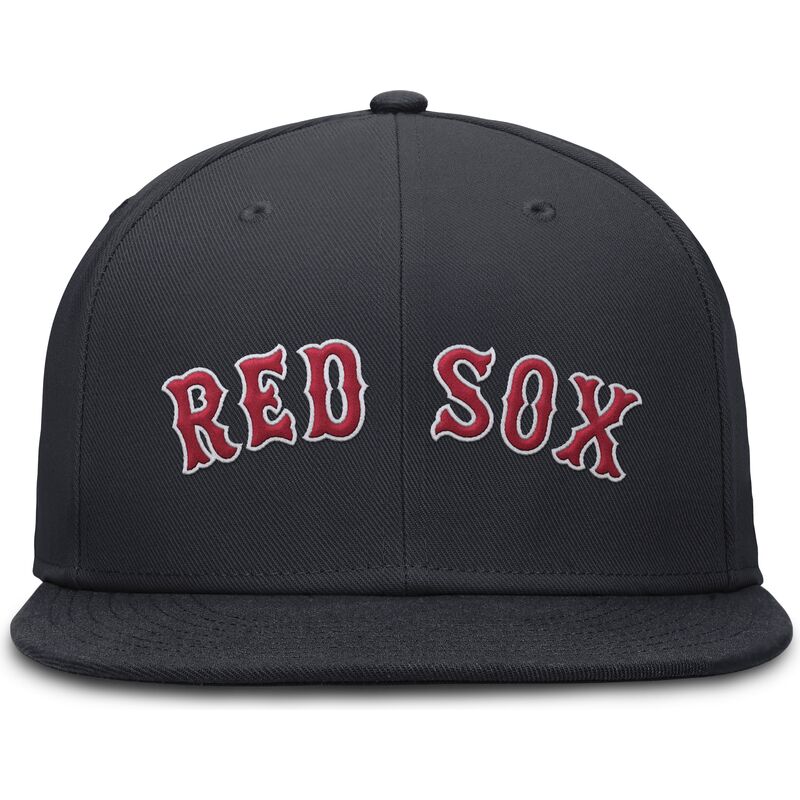 petten-plat-marineblauw-fitted-dri-fit-true-structured-round-bill-van-boston-red-sox-mlb-van-nike petten-plat-marineblauw-fitted-dri-fit-true-structured-round-bill-van-boston-red-sox-mlb-van-nike
