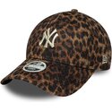 petten-gebogen-luipaard-verstelbaar-9forty-leopard-cosy-van-new-york-yankees-mlb-van-new-era