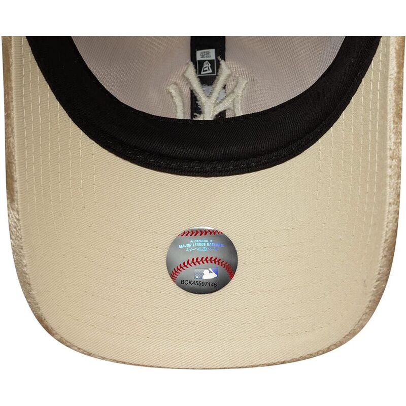 petten-gebogen-beige-verstelbaar-9twenty-velour-van-new-york-yankees-mlb-van-new-era