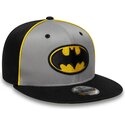petten-plat-grijs-snapback-voor-kinderen-9fifty-piping-van-batman-dc-comics-van-new-era