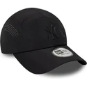petten-gebogen-zwart-snapback-runner-tech-midi-van-new-york-yankees-mlb-van-new-era