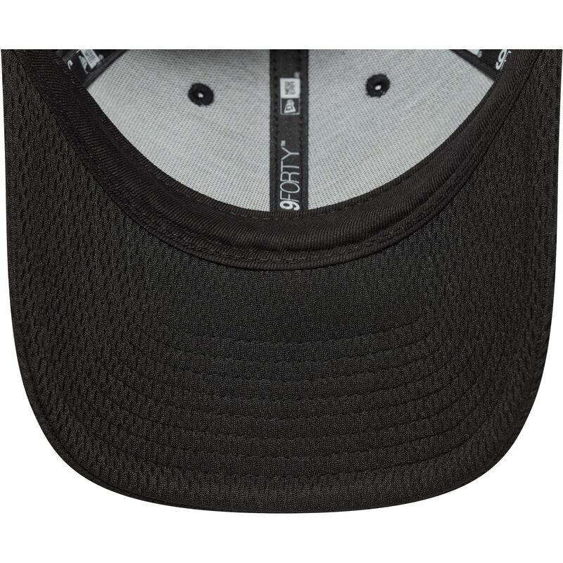 petten-gebogen-zwart-verstelbaar-9forty-dashmark-mesh-van-ducati-motor-motogp-van-new-era petten-gebogen-zwart-verstelbaar-9forty-dashmark-mesh-van-ducati-motor-motogp-van-new-era