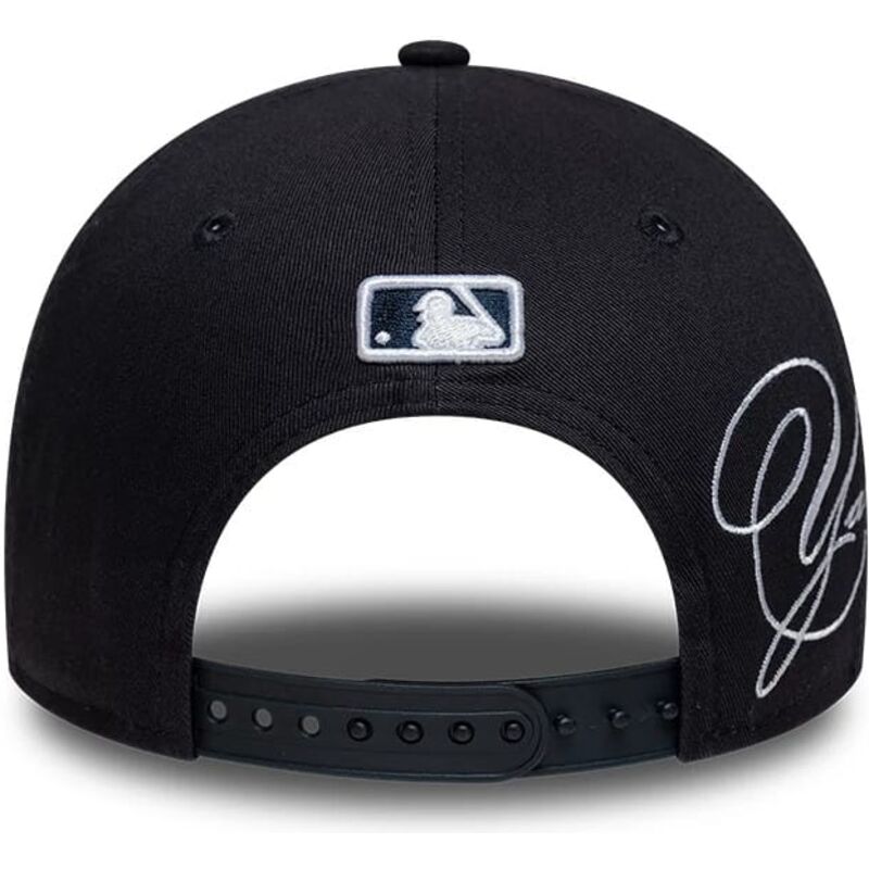 petten-gebogen-marineblauw-snapback-9forty-m-crown-side-script-van-new-york-yankees-mlb-van-new-era